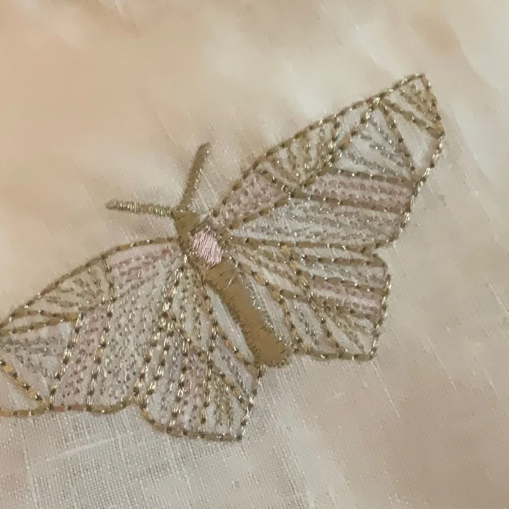 NWT KIM SEYBERT X BACCARAT WHITE LINEN DIAMANT BUTTERFLIES SET OF 2 NAPKINS